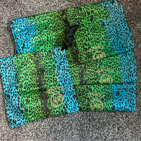 RARE… VERSACE for H&M limited edition Animal Print Set - Picture 1 of 4